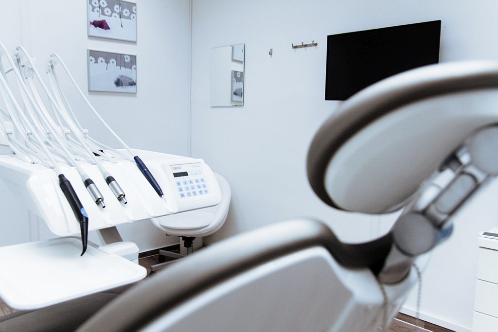 Wizyta u stomatologa bez bólu? – to możliwe dzięki technologii!