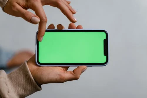 Przyszłoroczne iPhone’y z ekranami OLED i Face ID?